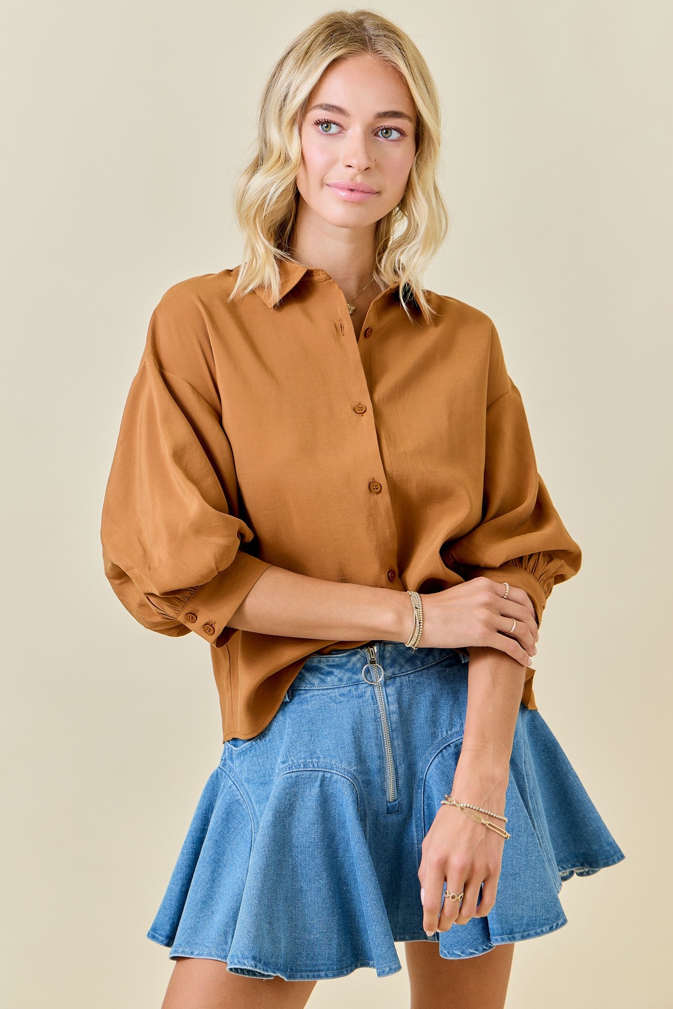 BOUTIQUE AUTUMN LATTE TOP BROWN FRONT 2