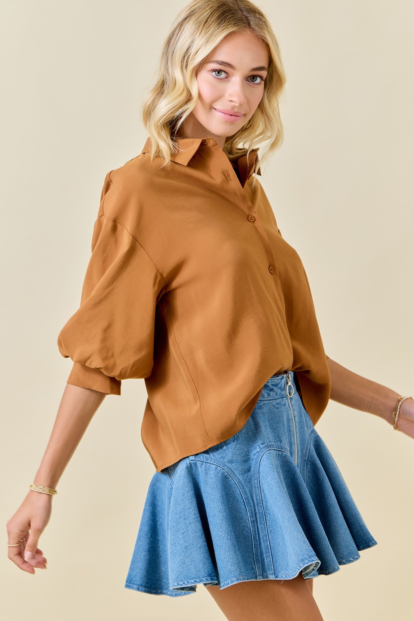 BOUTIQUE AUTUMN LATTE TOP BROWN SIDE