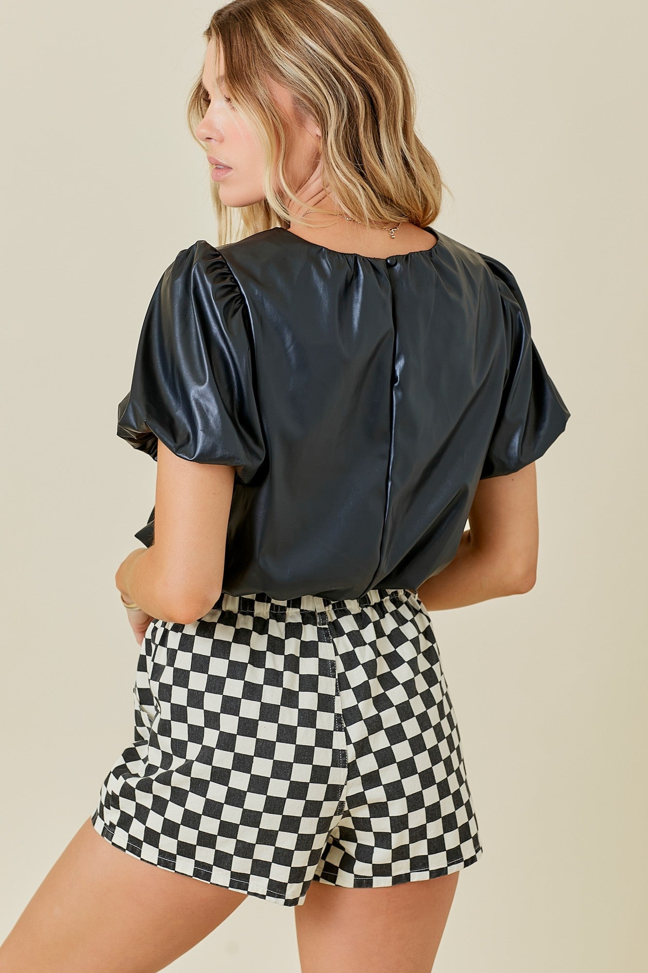 BOUTIQUE CROPPED LEATHER BUBBLE TOP BLACK BACK