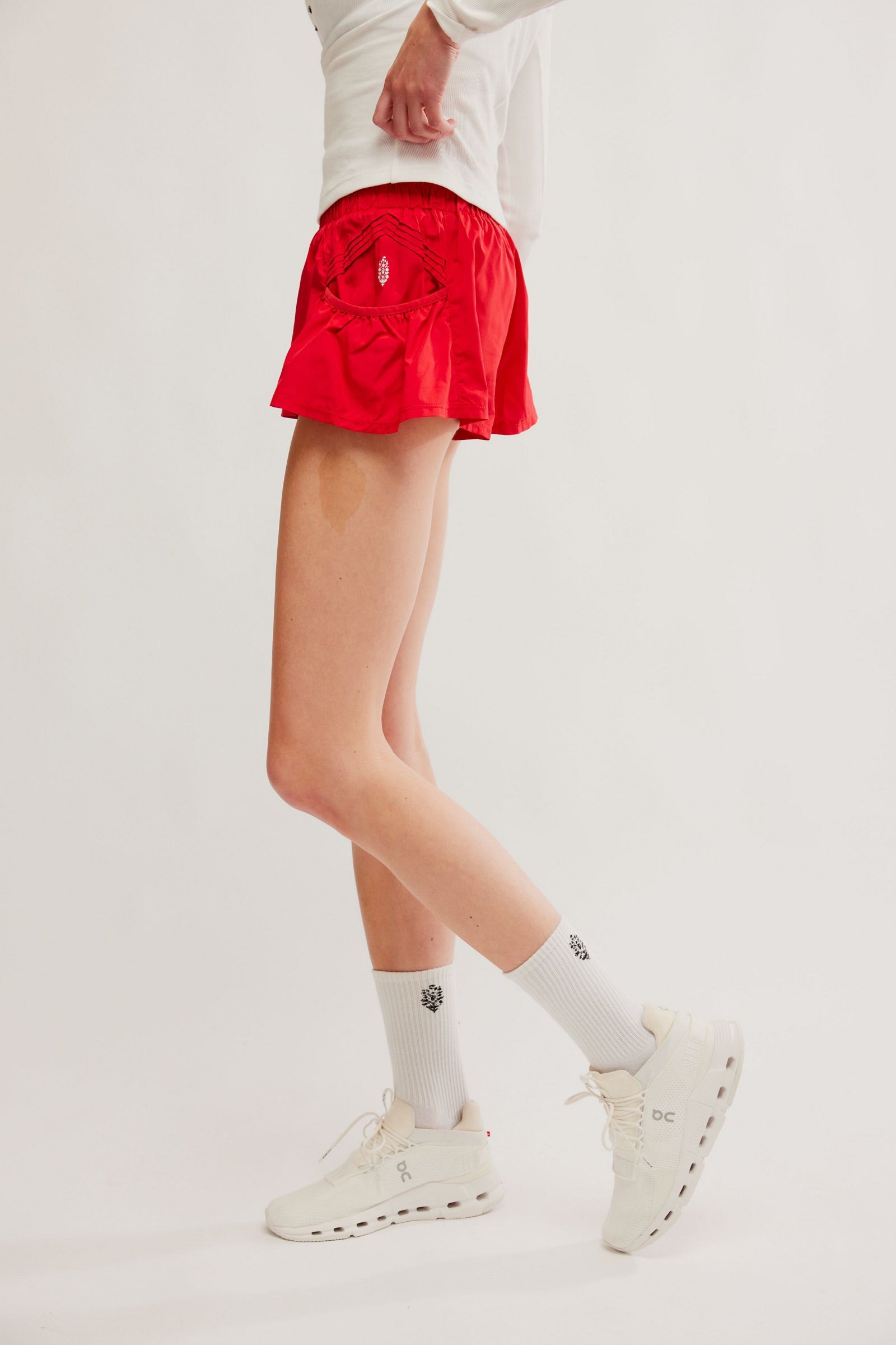 BOUTIQUE FREE PEOPLE GET YOUR FLIRT ON SHORTS WINTERBERRY SIDE