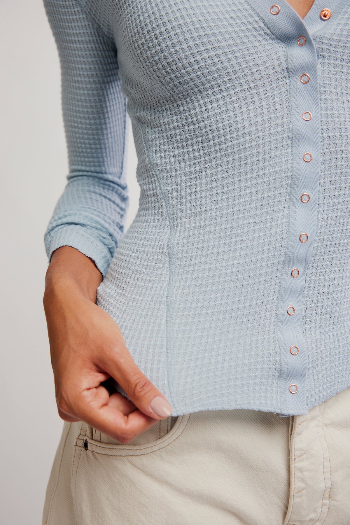 BOUTIQUE FREE PEOPLE INTIMATELY GOING PLACES CARDI PEARL BLUE CLOSE UP