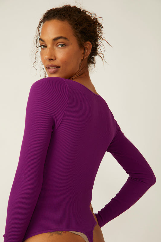 BOUTIQUE FREE PEOPLE INTIMATELY MEG SEAMLESS LONG SLEEVE BODYSUIT SIDE GRAPE JUICE