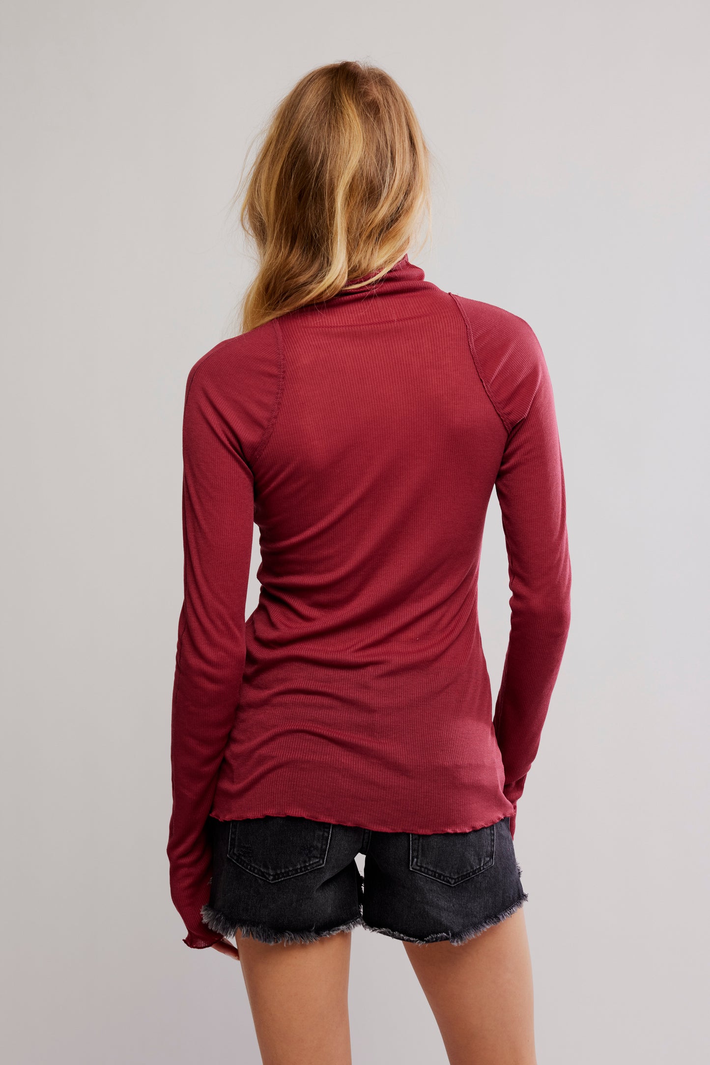 BOUTIQUE FREE PEOPLE INTIMATLEY CLOSE TO HOME LAYERING TOP MISS CRIMSON BACK