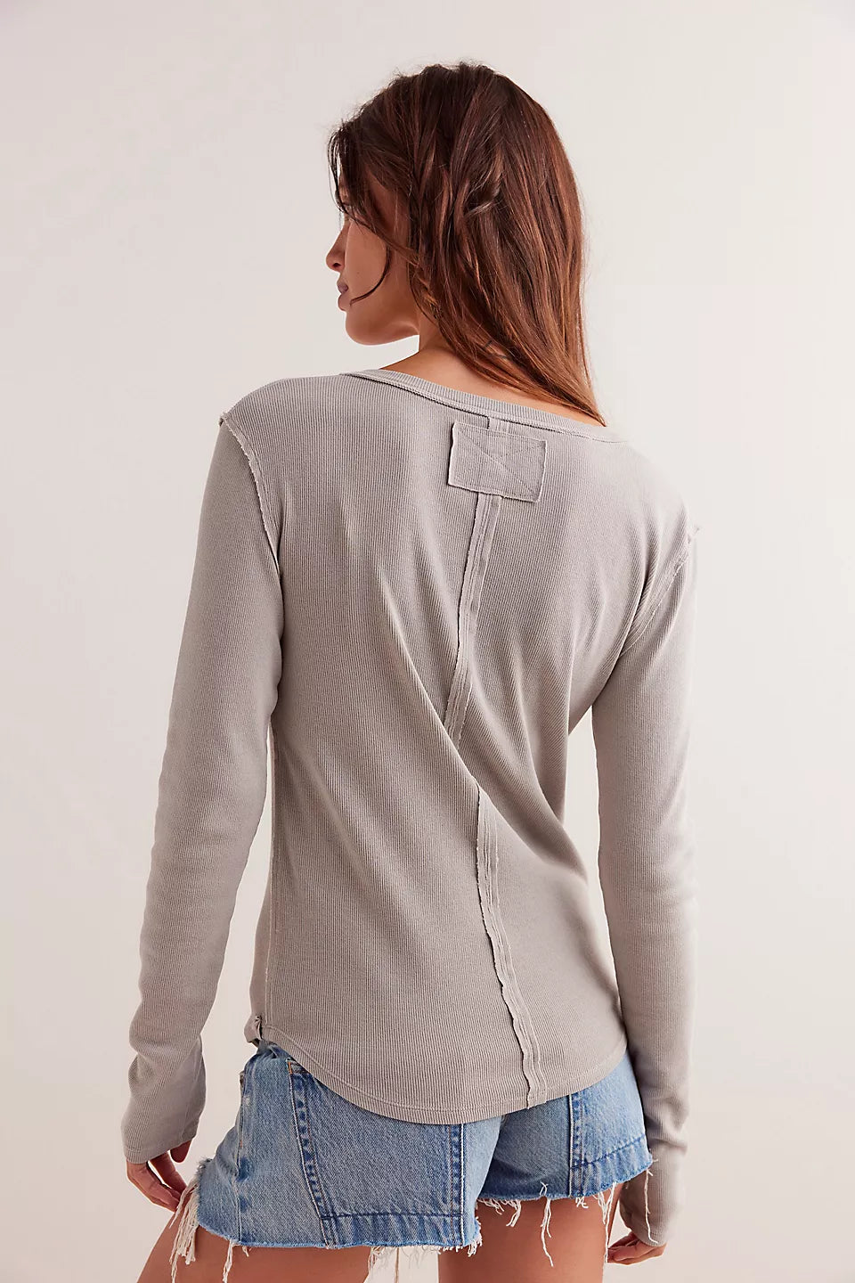 BOUTIQUE FREE PEOPLE JAMIE HENELY LONG SLEEVE TOP QUIET GREY BACK