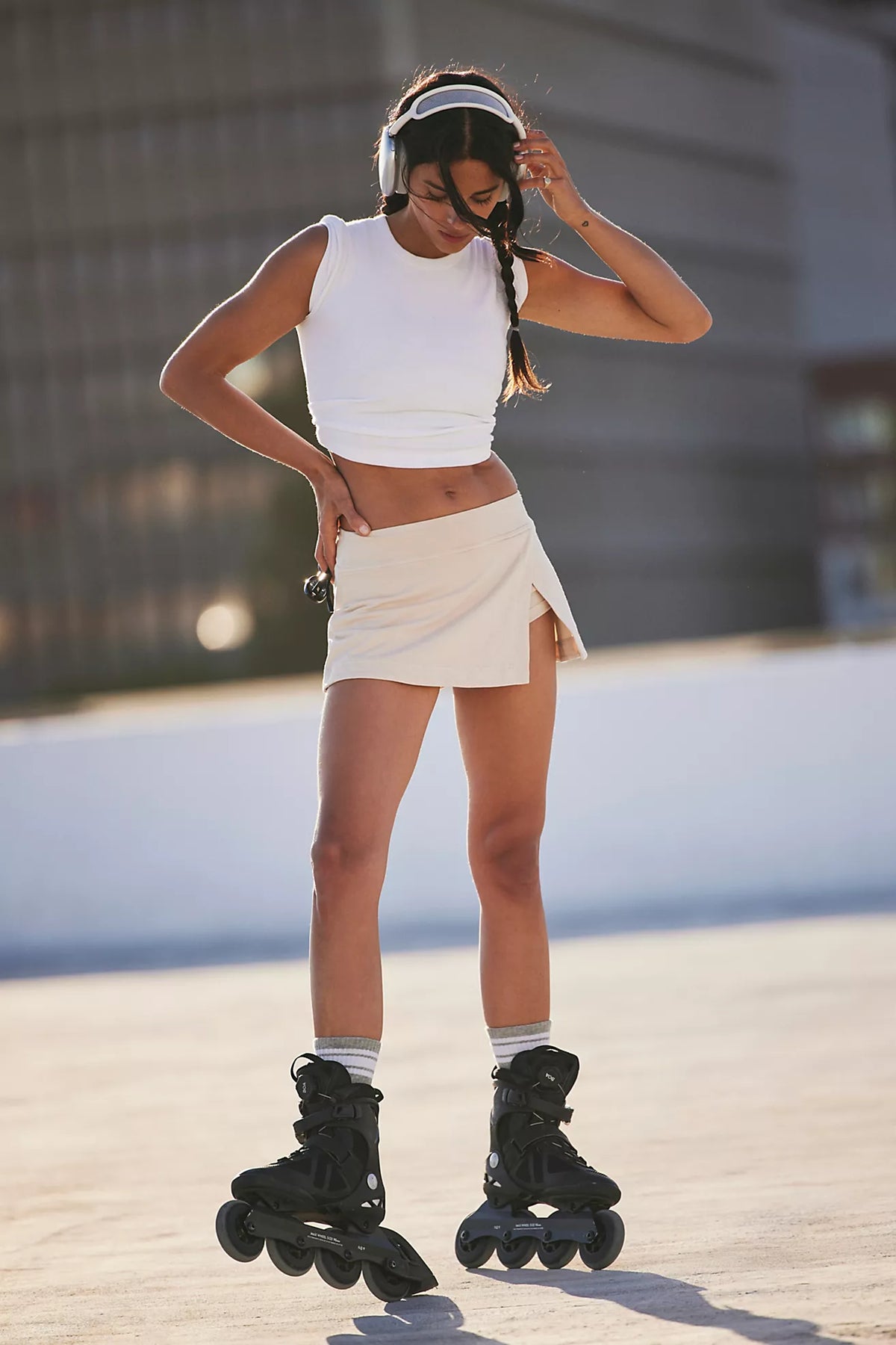 BOUTIQUE FREE PEOPLE MOVEMENT HOT SHOT MINI SKORT CAPPUCCINO FRONT
