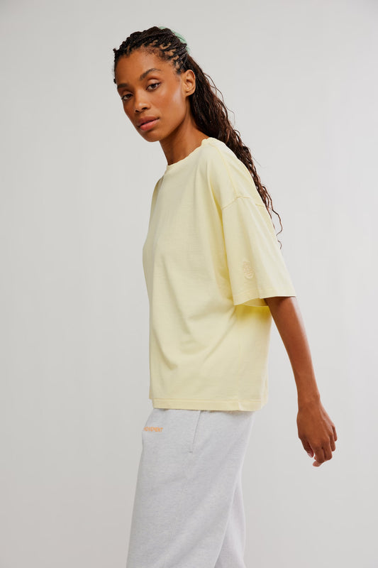 BOUTIQUE FREE PEOPLE MOVEMENT TACKLE TEE SUNLIT YELLOW SIDE