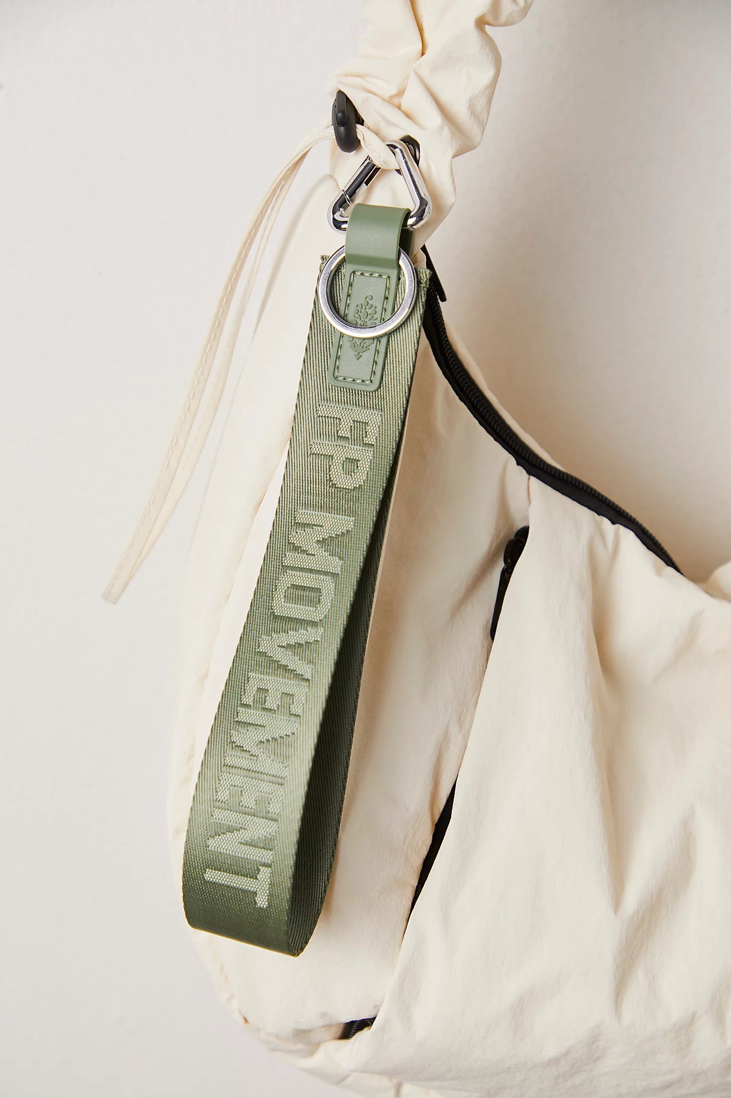 BOUTIQUE FREE PEOPLE THERE IT IS KEYCHAIN WASHED SAGE