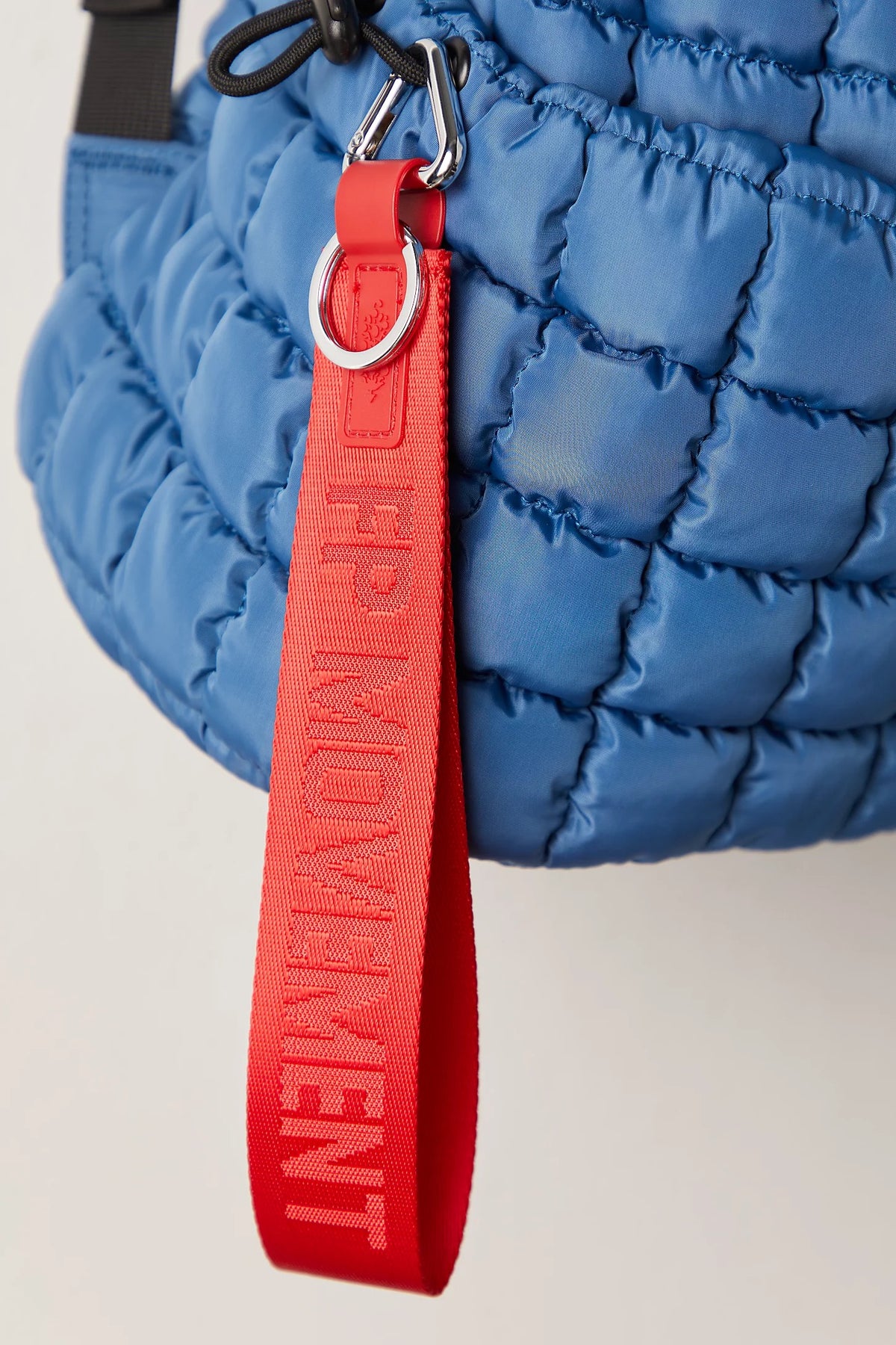 BOUTIQUE FREE PEOPLE THERE IT IS KEYCHAIN WINTERBERRY