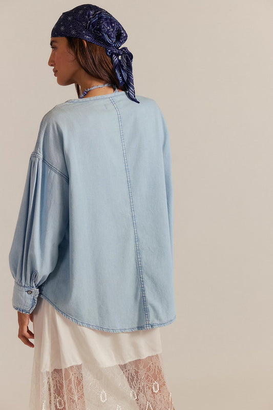 BOUTIQUE FREE PEOPLE WE THE FREE DENIM DREAMING PULLOVER BACK SO SOFT LIGHT WASH