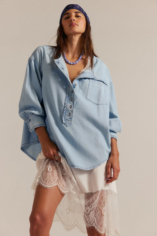BOUTIQUE FREE PEOPLE WE THE FREE DENIM DREAMING PULLOVER FRONT SO SOFT LIGHT WASH