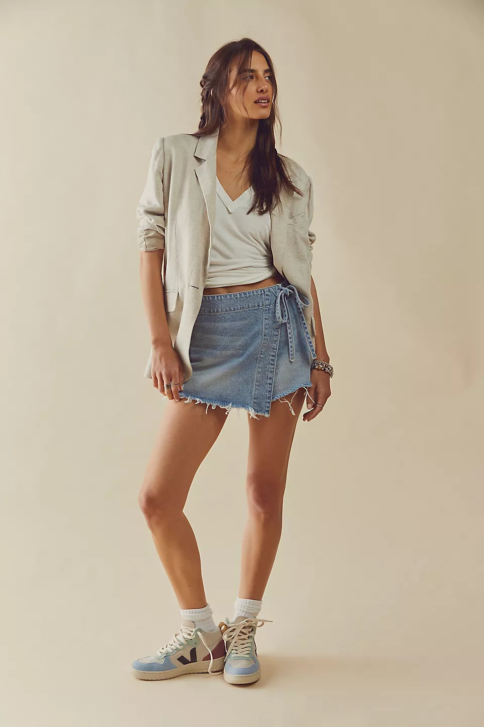 BOUTIQUE FREE PEOPLE WE THE FREE EMMY DENIM SKORT LIGHT BLUE WASH FRONT