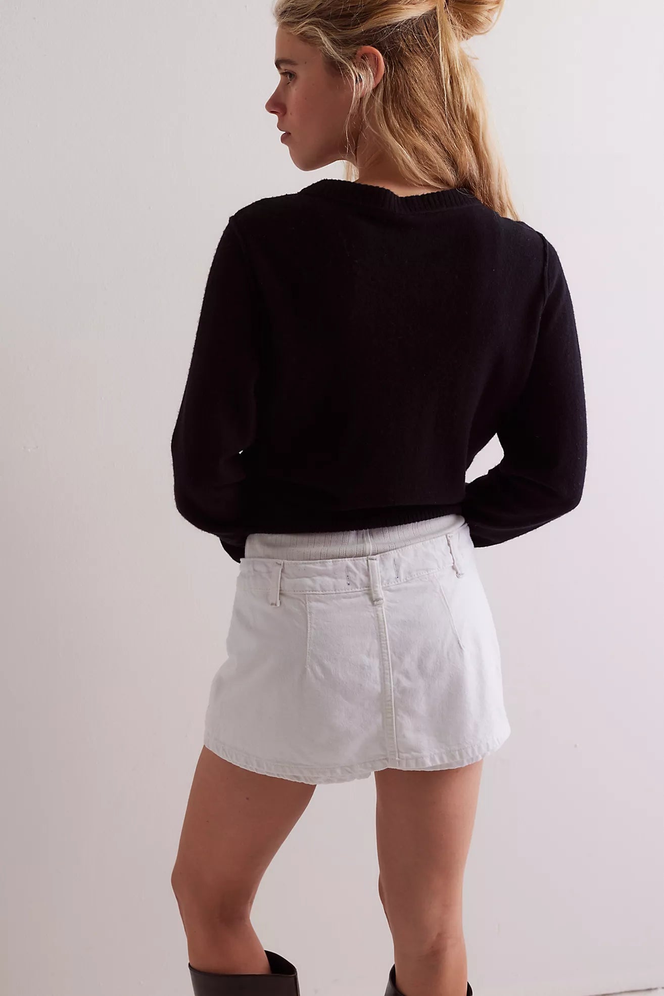 BOUTIQUE FREE PEOPLE WE THE FREE GALLIVANTING PEEKABOO SKORT OPTIC WHITE BACK