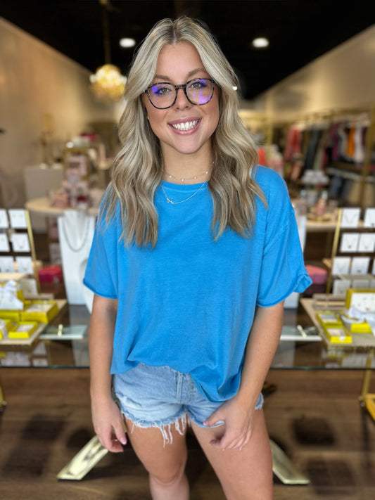 BOUTIQUE FREE PEOPLE WE THE FREE NINA TEE MALIBLUE ON MODEL FRONT