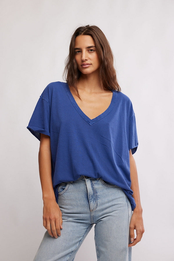 BOUTIQUE FREE PEOPLE WE THE FREE NINA V-NECK TEE INDIGO PURA BLUE FRONT