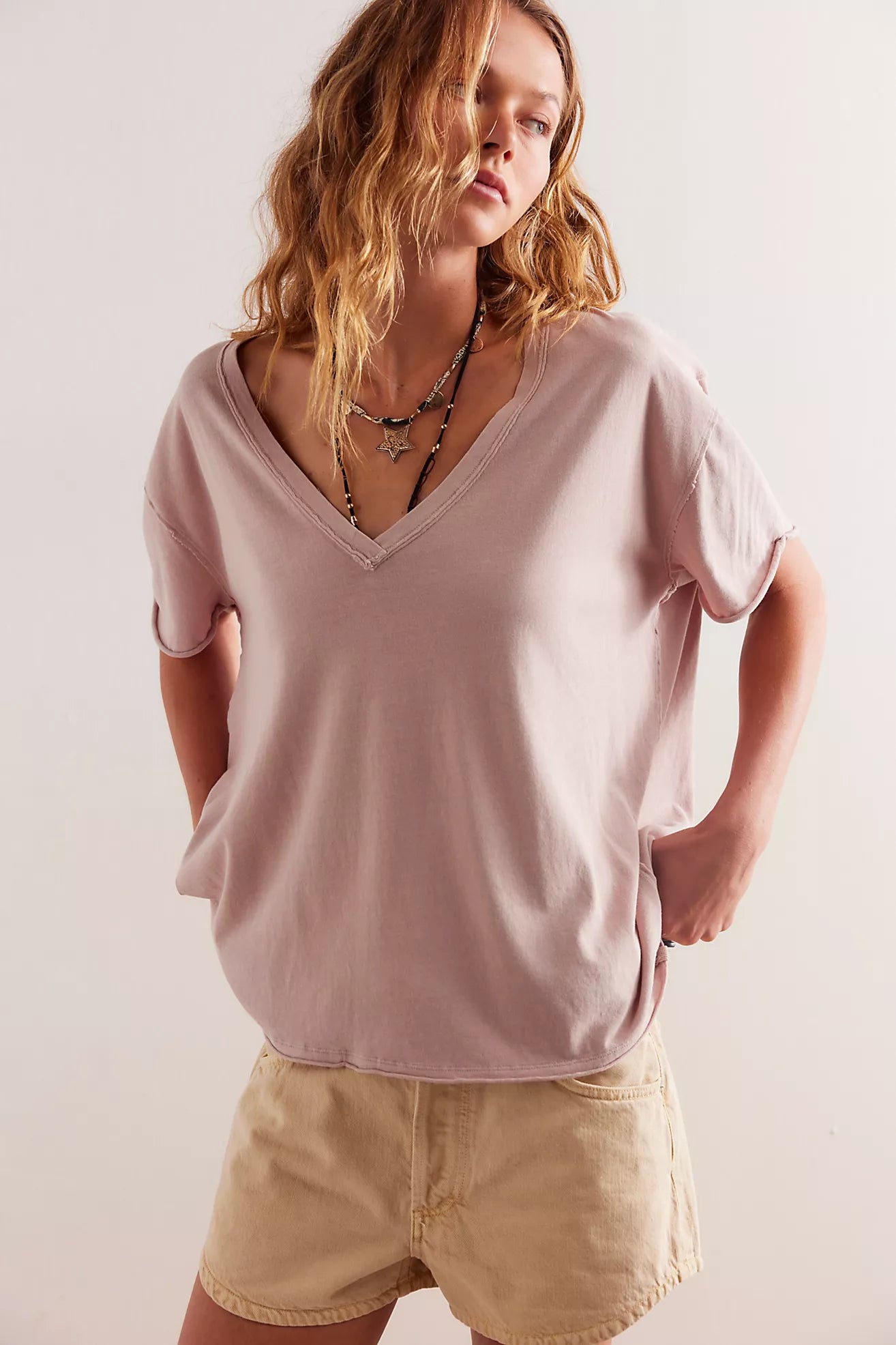 BOUTIQUE FREE PEOPLE WE THE FREE NINA V NECK TEE CAHMERE FRONT