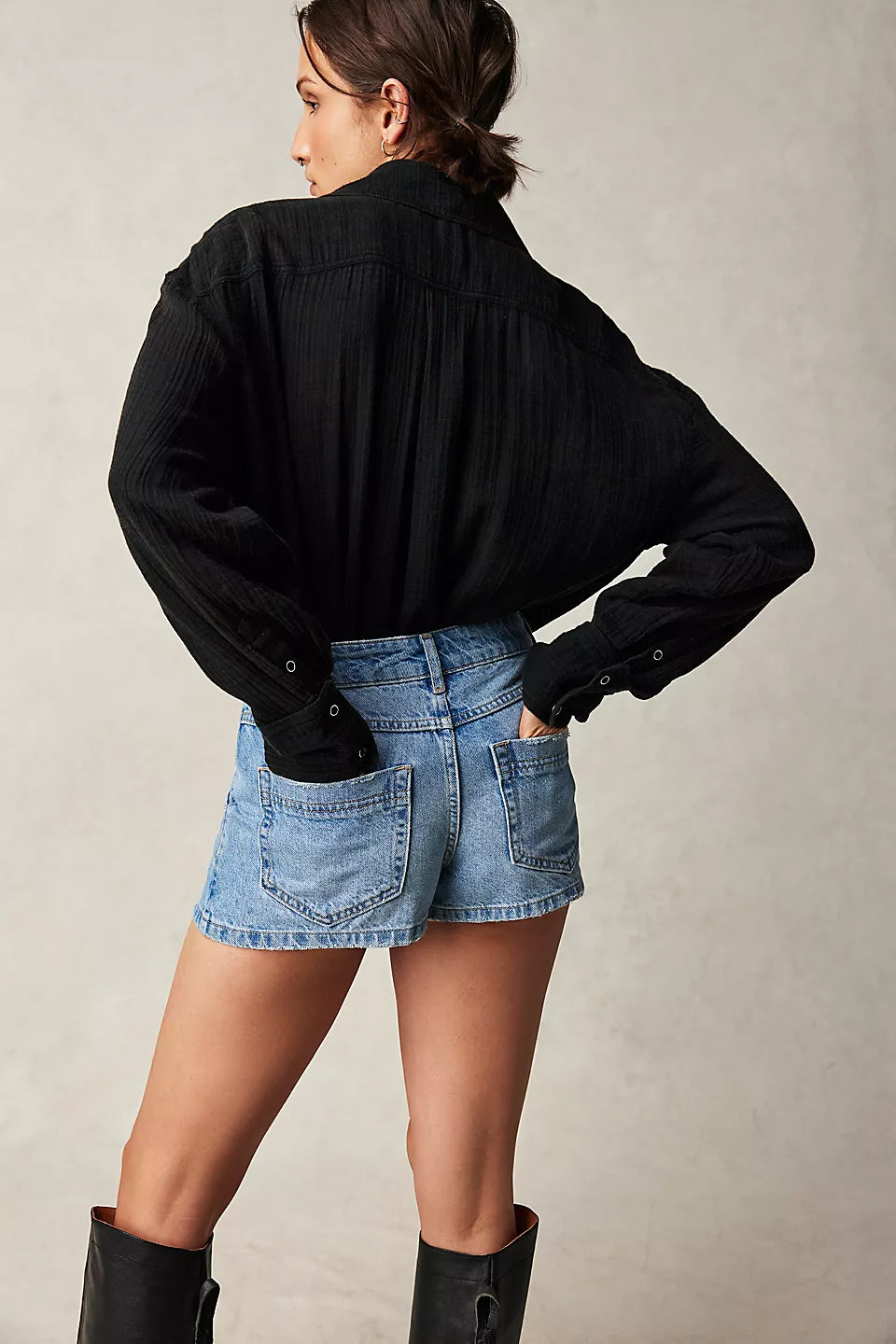 BOUTIQUE FREE PEOPLE WE THE FREE WYNNE DENIM SKIRT LIGHT INDIGO BACK