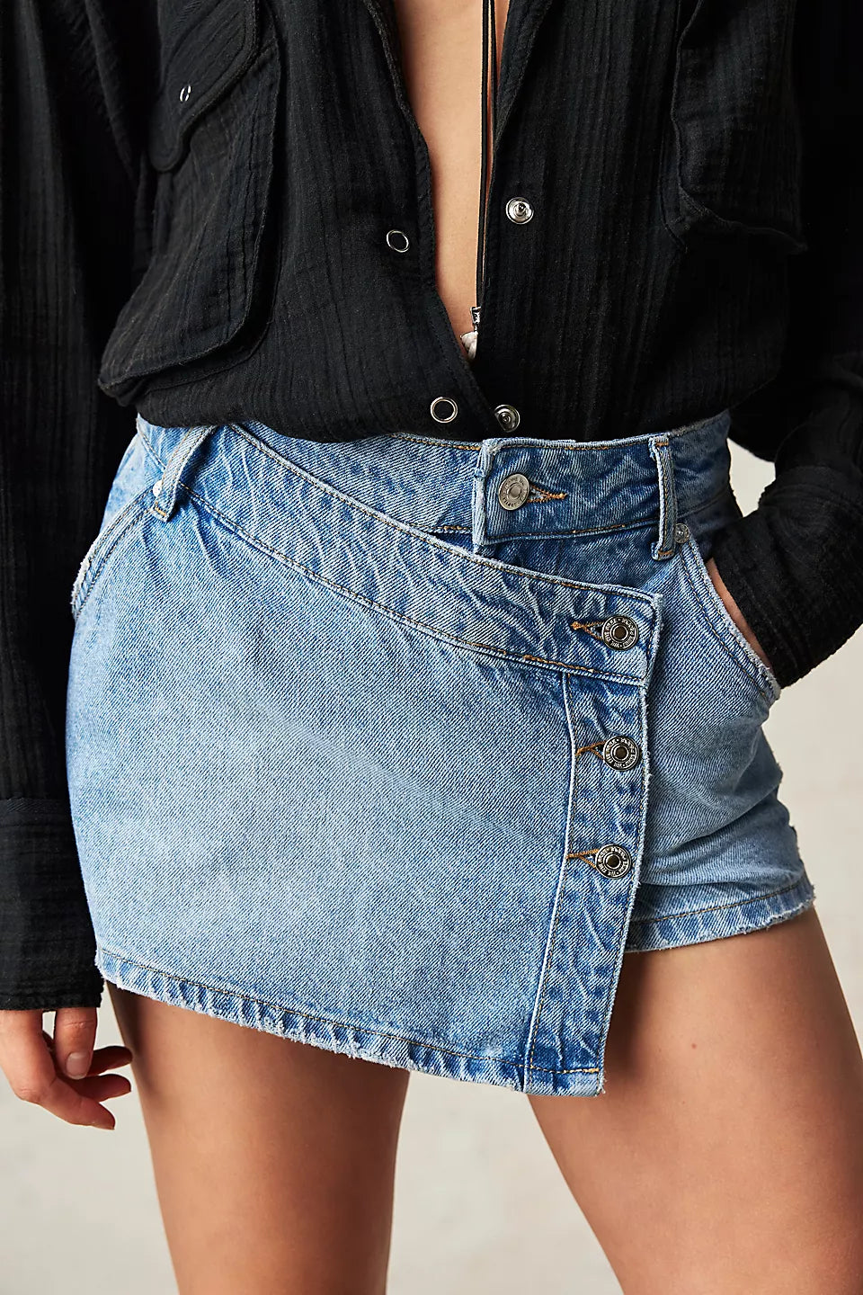 BOUTIQUE FREE PEOPLE WE THE FREE WYNNE DENIM SKIRT LIGHT INDIGO FRONT