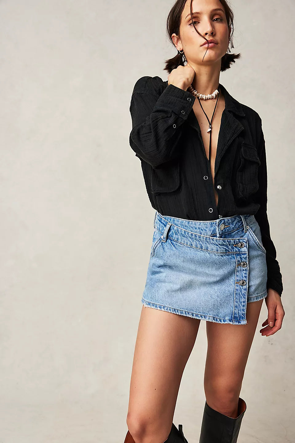 BOUTIQUE FREE PEOPLE WE THE FREE WYNNE DENIM SKIRT LIGHT INDIGO FRONT 2