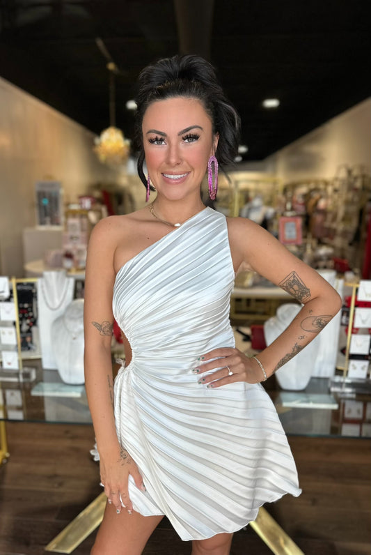 BOUTIQUE GOING PLACES MINI DRESS WHITE FRONT ON MODEL