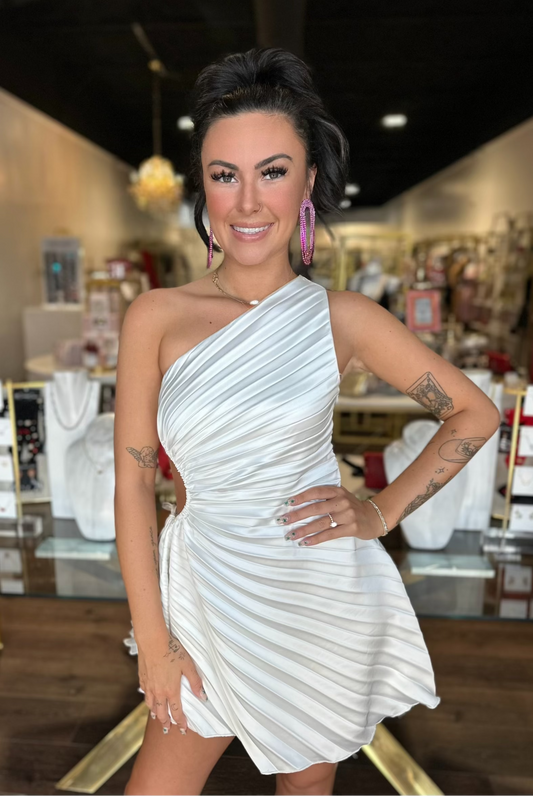 BOUTIQUE GOING PLACES MINI DRESS WHITE FRONT ON MODEL
