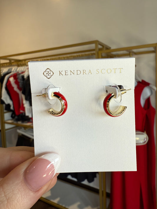 BOUTIQUE KENDRA SCOTT AINSLEY GOLD HUGGIE EARRINGS RED ENAMEL IN HAND