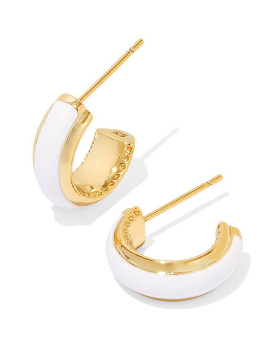 BOUTIQUE KENDRA SCOTT AINSLEY GOLD HUGGIE EARRINGS WHITE ENAMEL