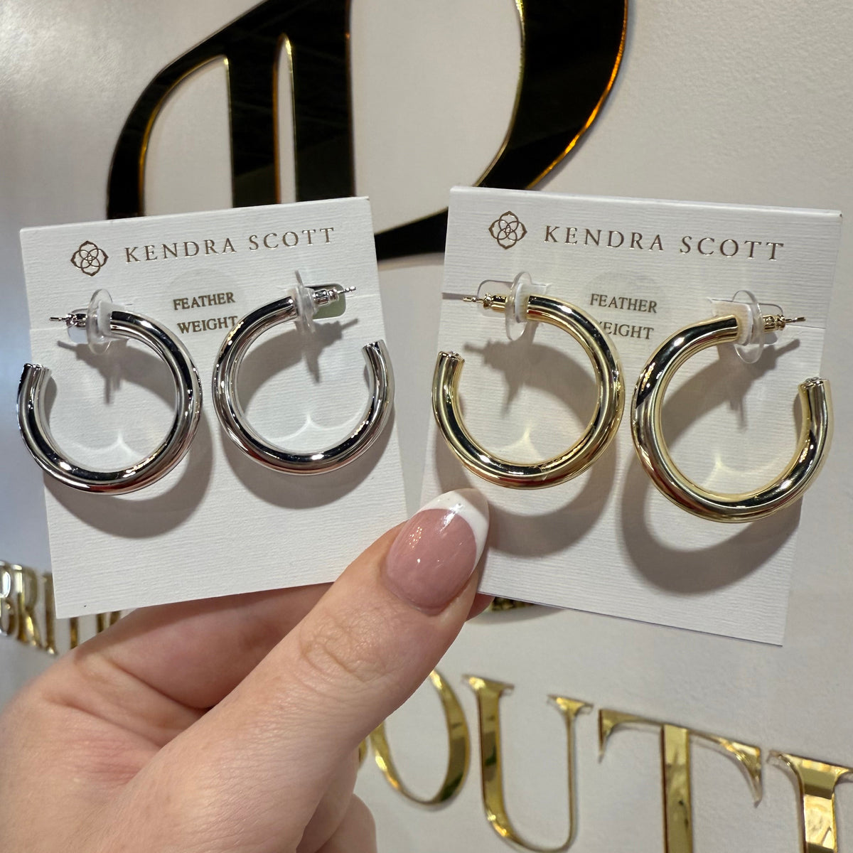 BOUTIQUE KENDRA SCOTT COLETTE GOLD HOOP EARRINGS IN HAND