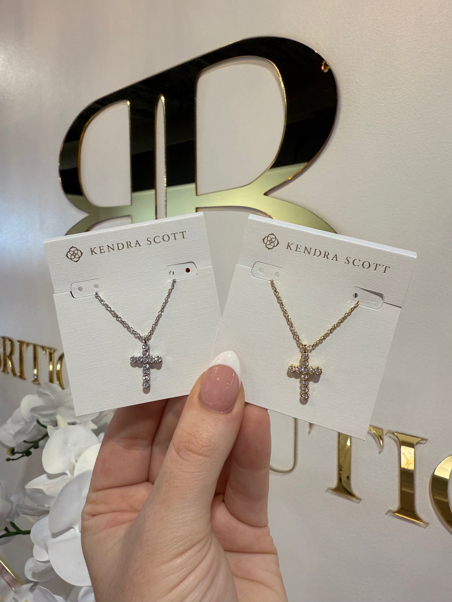 BOUTIQUE KENDRA SCOTT CRYSTAL CROSS PENDANT NECKLACE WHITE CRYSTAL