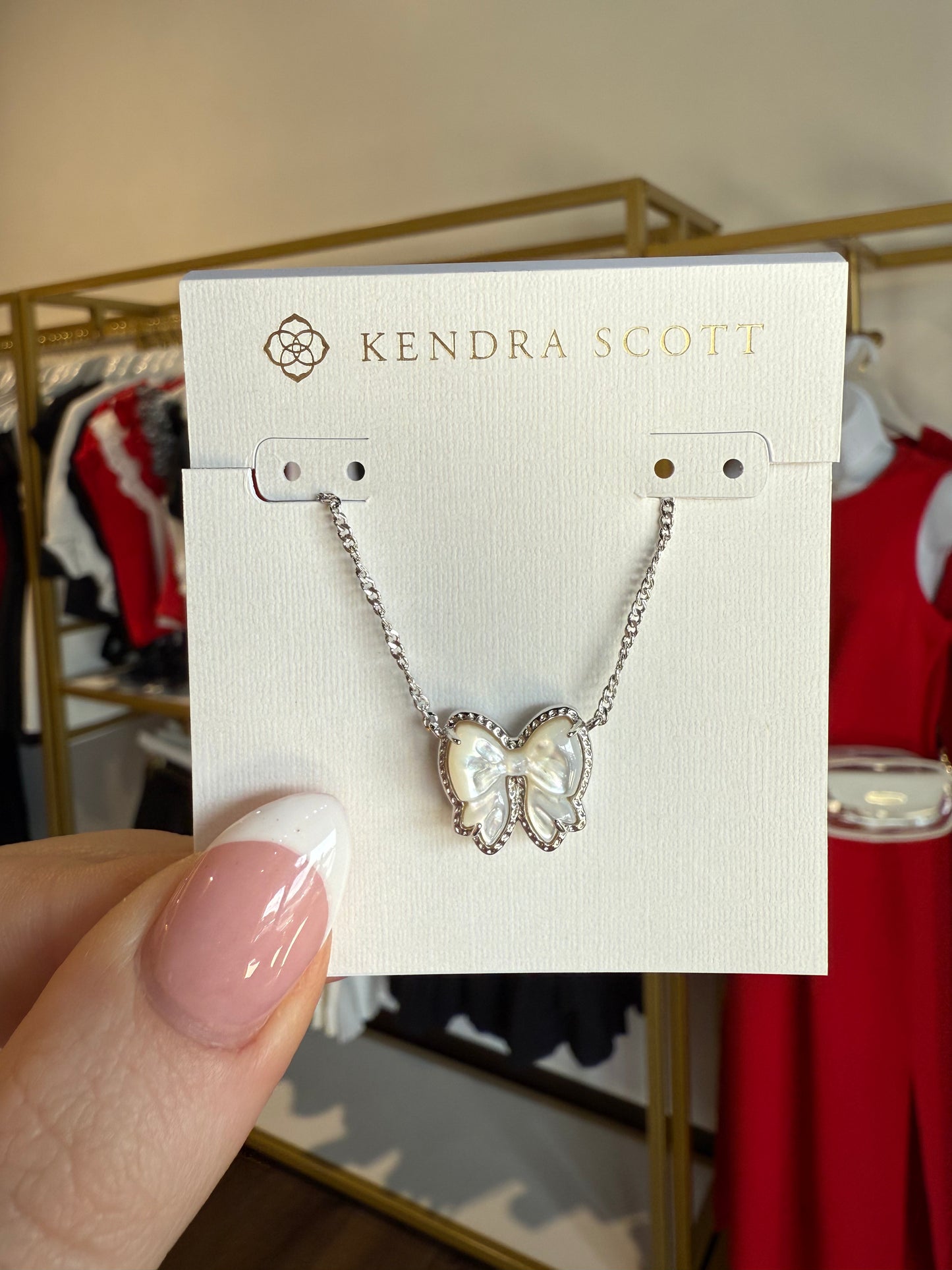 BOUTIQUE KENDRA SCOTT HALEY BOW SHORT PENDANT NECKLACE SILVER IVORY MOTHER OF PEARL IN HAND