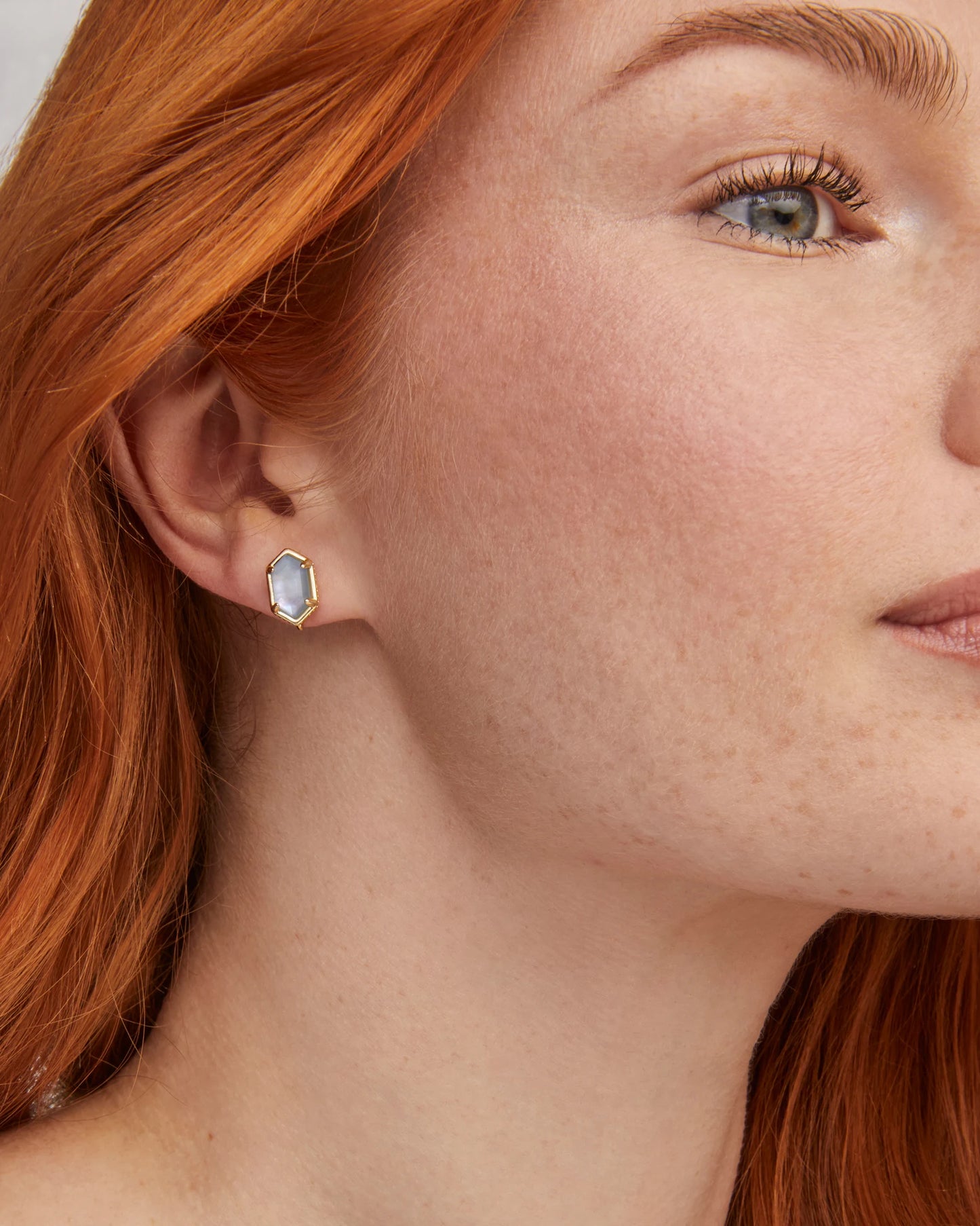 BOUTIQUE KENDRA SCOTT HALLIE GOLD CONVERTIBLE DROP EARRINGS SKY BLUE MOTHER OF PEARL IN EAR