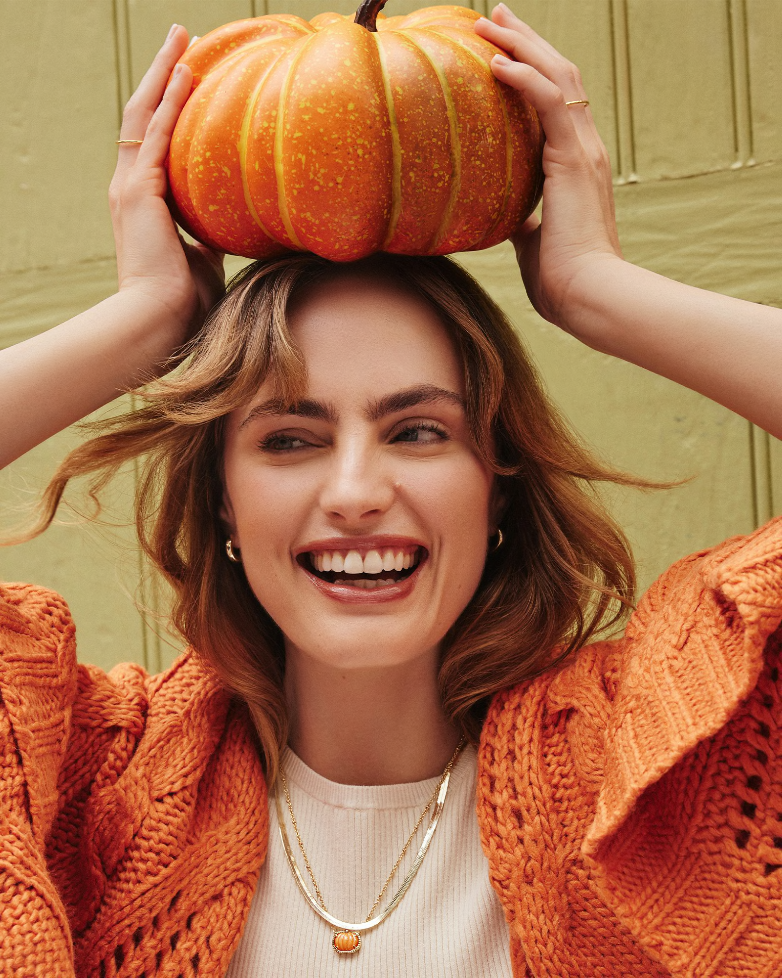 BOUTIQUE KENDRA SCOTT PUMPKIN GOLD SHORT PENDANT NECKLACE ORANGE MOTHER OF PEARL 2