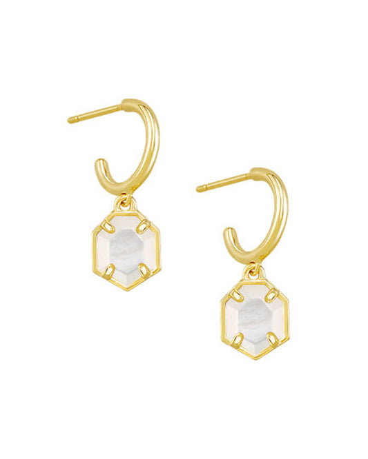 BOUTIQUE KENDRA SCOTT TOMON HUGGIE GOLD EARRINGS IN IVORY MOTHER OF PEARL