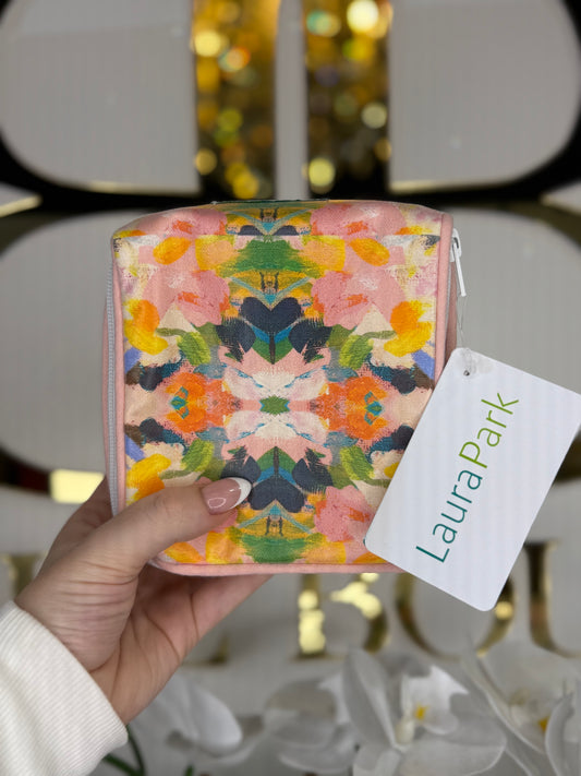 BOUTIQUE LAURA PARK COLOR ME HAPPY JEWELRY CASE IN HAND
