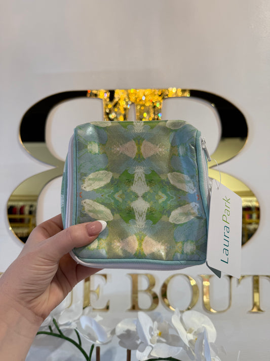 BOUTIQUE LAURA PARK ELEPHANT FALLS JEWELRY CASE IN HAND