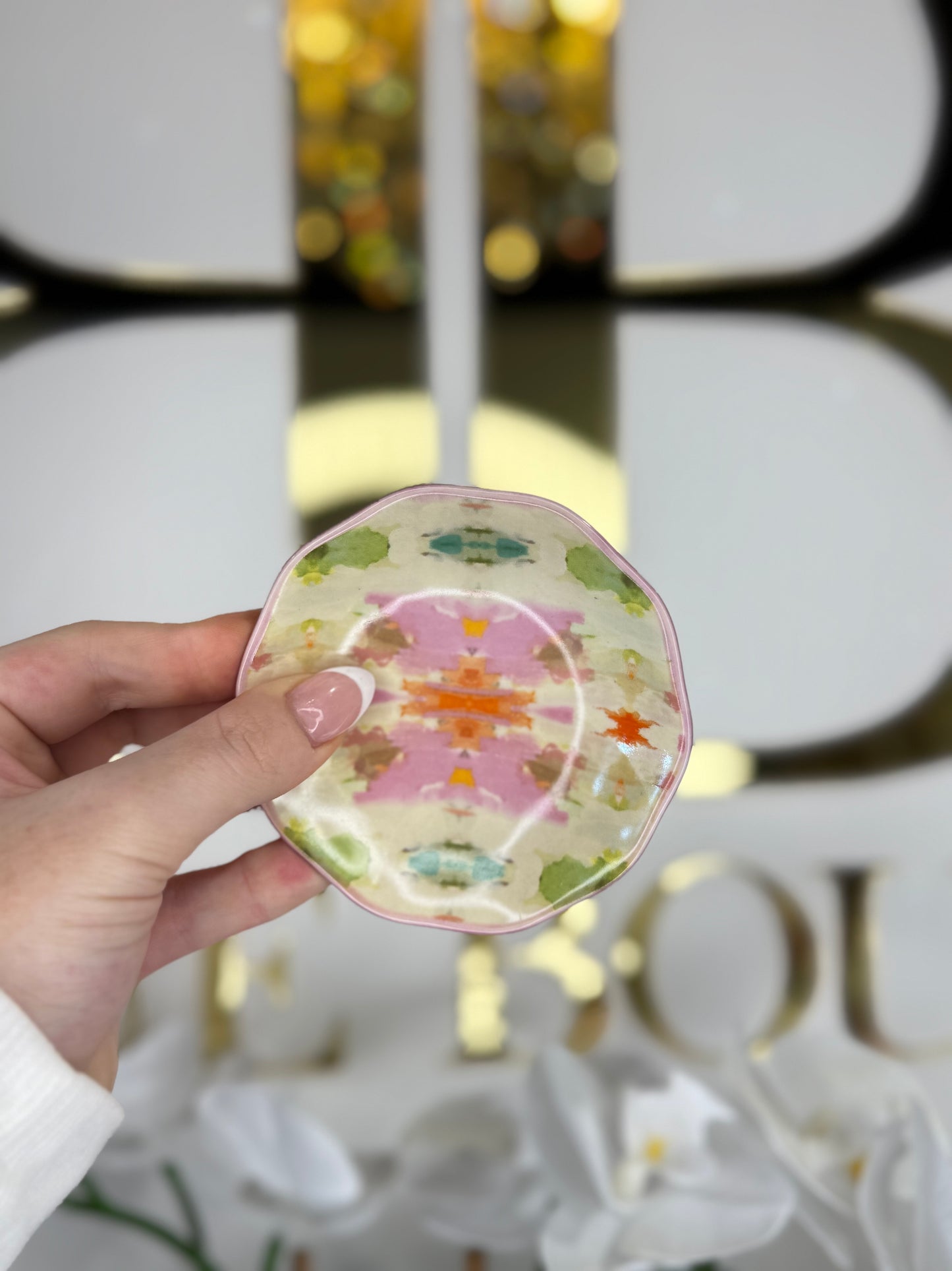 BOUTIQUE LAURA PARK GIVERNY CERAMIC RING DISH IN HAND