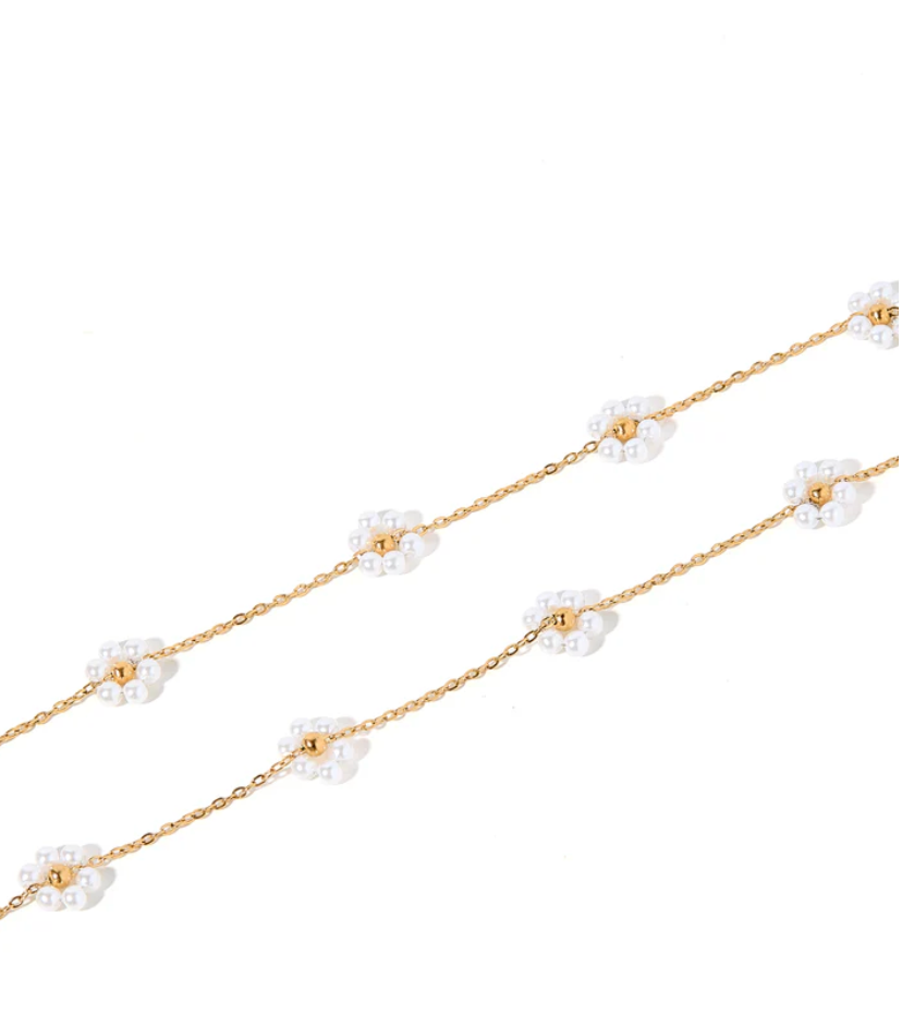 BOUTIQUE LINNY CO GOLD FLOWER PEARL GRACIE NECKLACE 2
