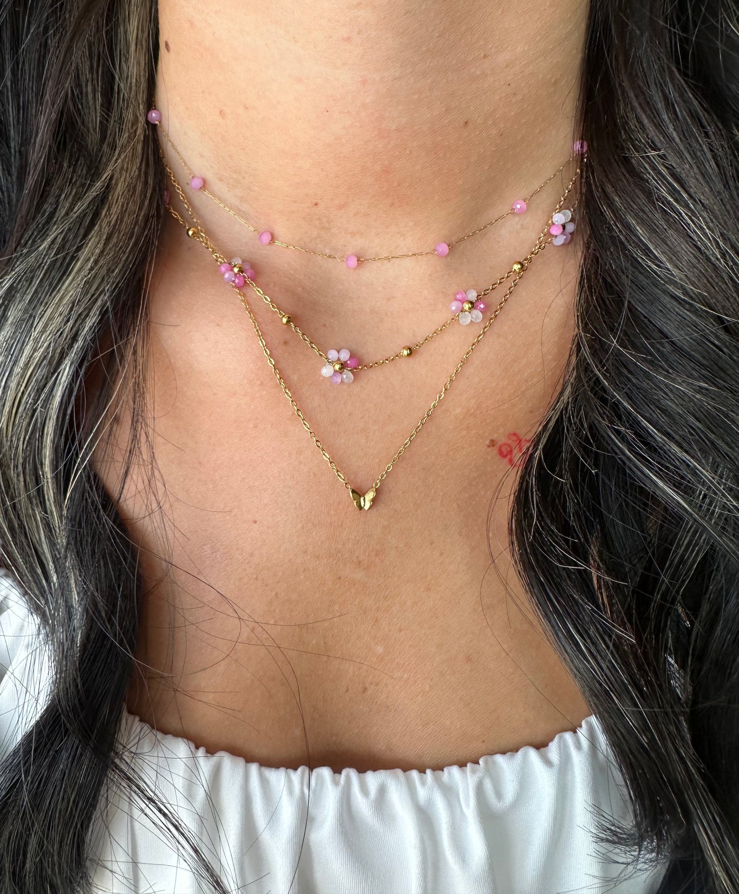 BOUTIQUE LINNY CO GOLD FLOWER PINK PEARL GRACIE NECKLACE ON MODEL