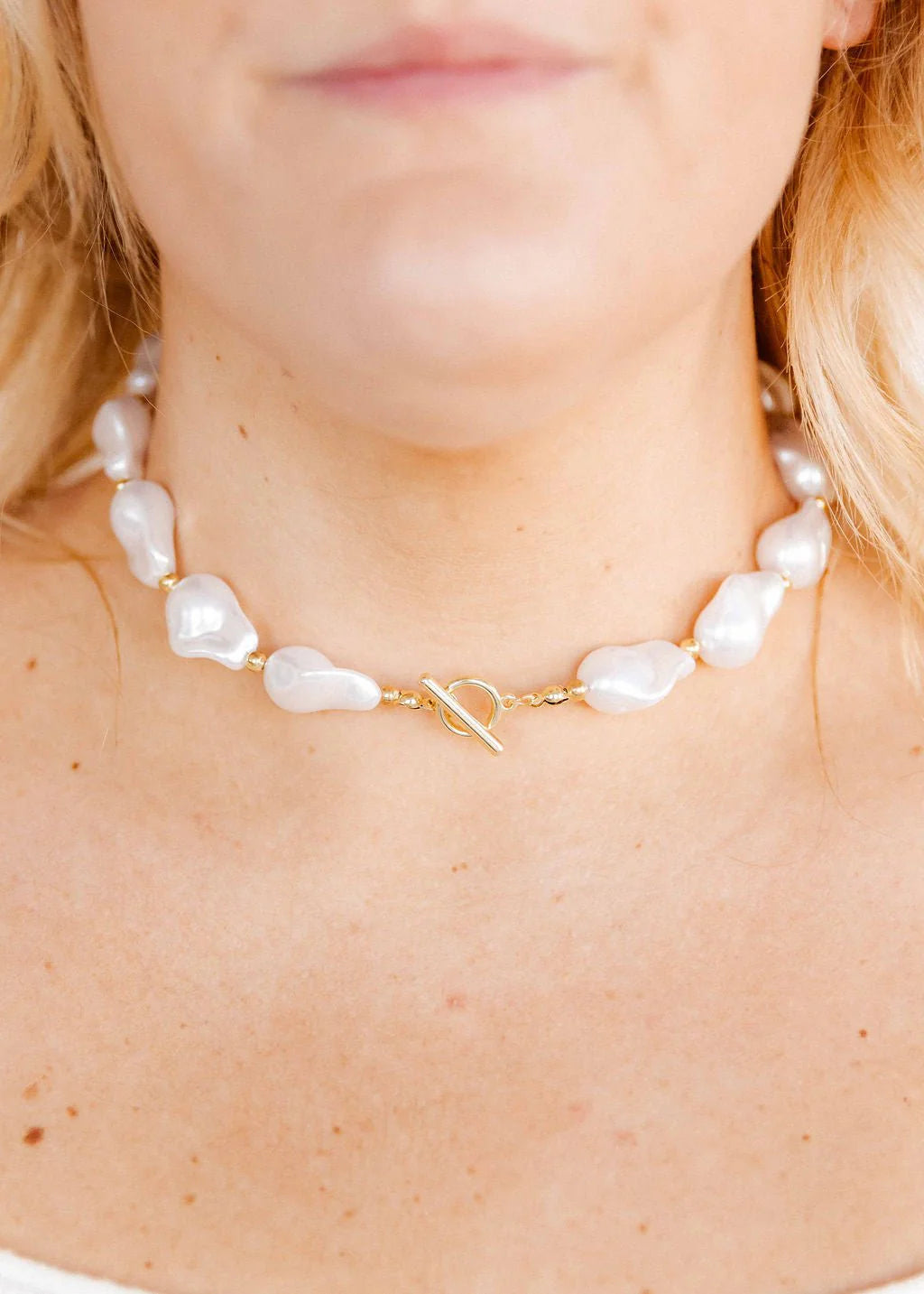 BOUTIQUE LINNY CO LANA GOLD PEARL NECKLACE ON NECK 2