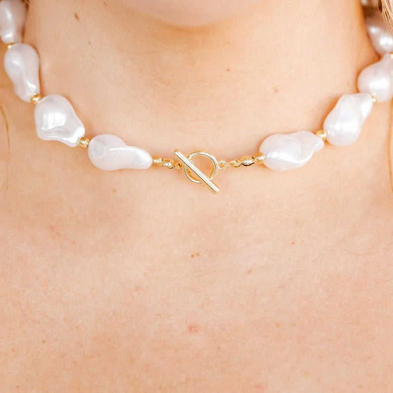 BOUTIQUE LINNY CO LANA GOLD PEARL NECKLACE ON NECK 2