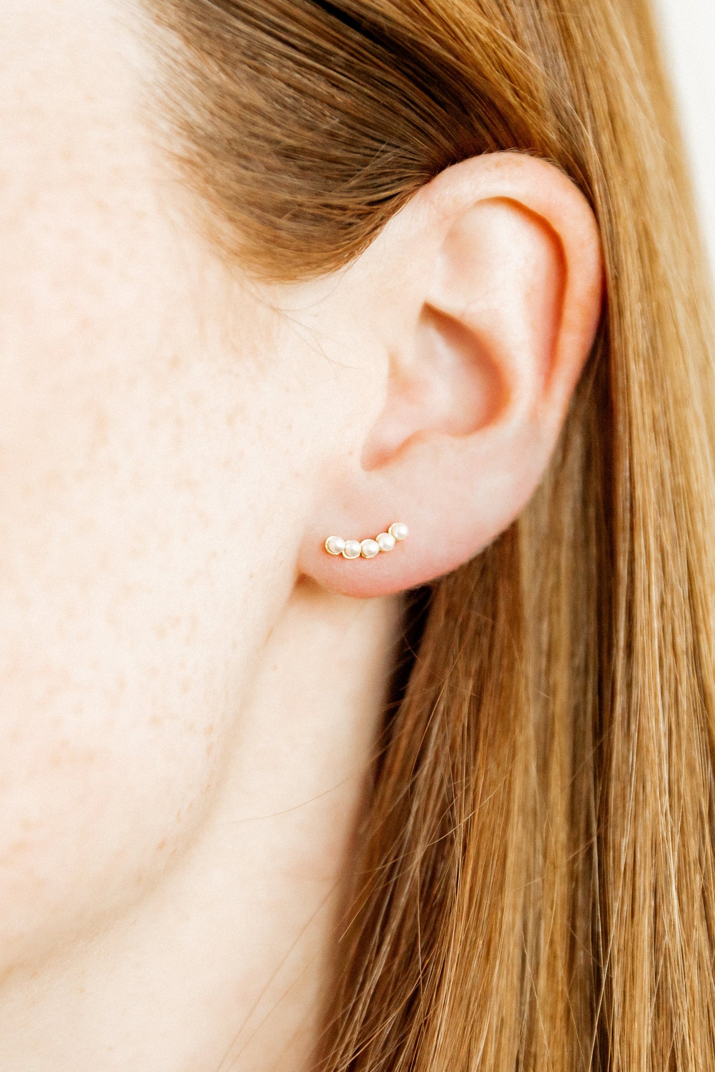 BOUTIQUE LINNY CO SCREWBACK STUD EARRINGS - ABIGAIL PEARL 3