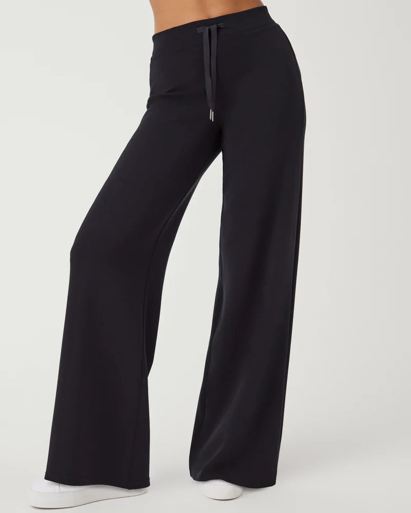 BOUTIQUE SPANX AIRESSENTIALS WIDE LEG PANT BLACK FRONT