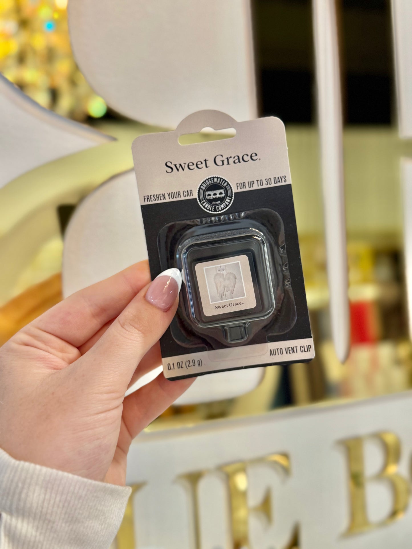 BOUTIQUE SWEET GRACE AUTO VENT CLIP IN HAND