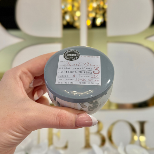 BOUTIQUE SWEET GRACE CANDLE 033 IN HAND