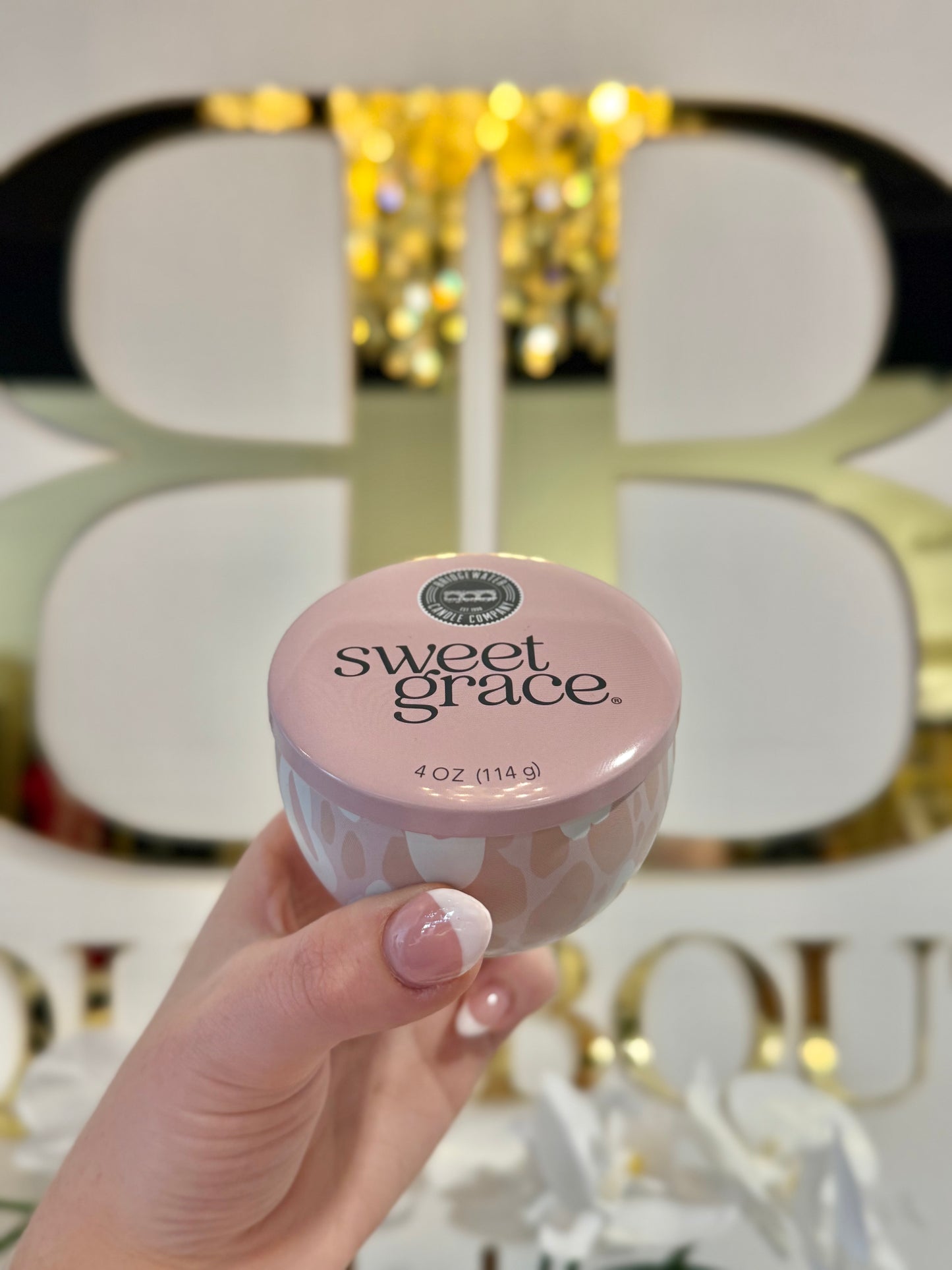 BOUTIQUE SWEET GRACE CANDLE 059 IN HAND