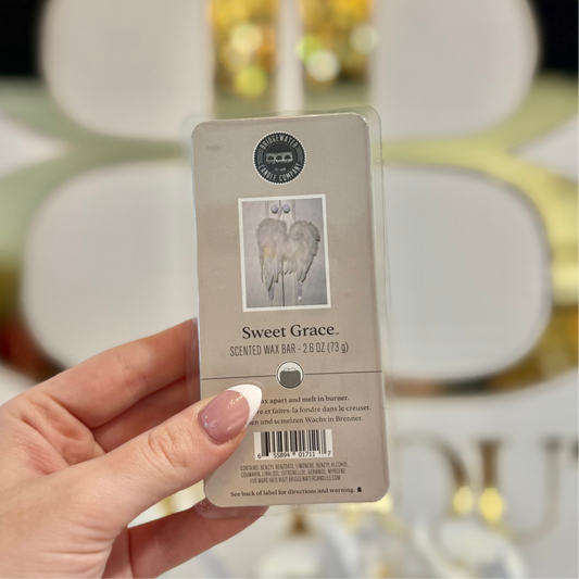 BOUTIQUE SWEET GRACE WAX BAR IN HAND
