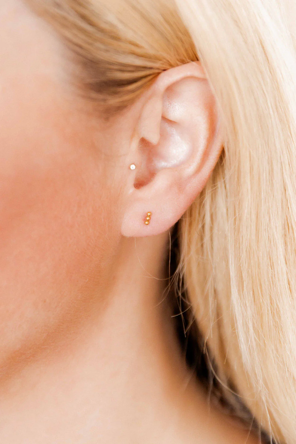 LINNY CO Gold Ball Bar Screwback Stud Earrings Tally