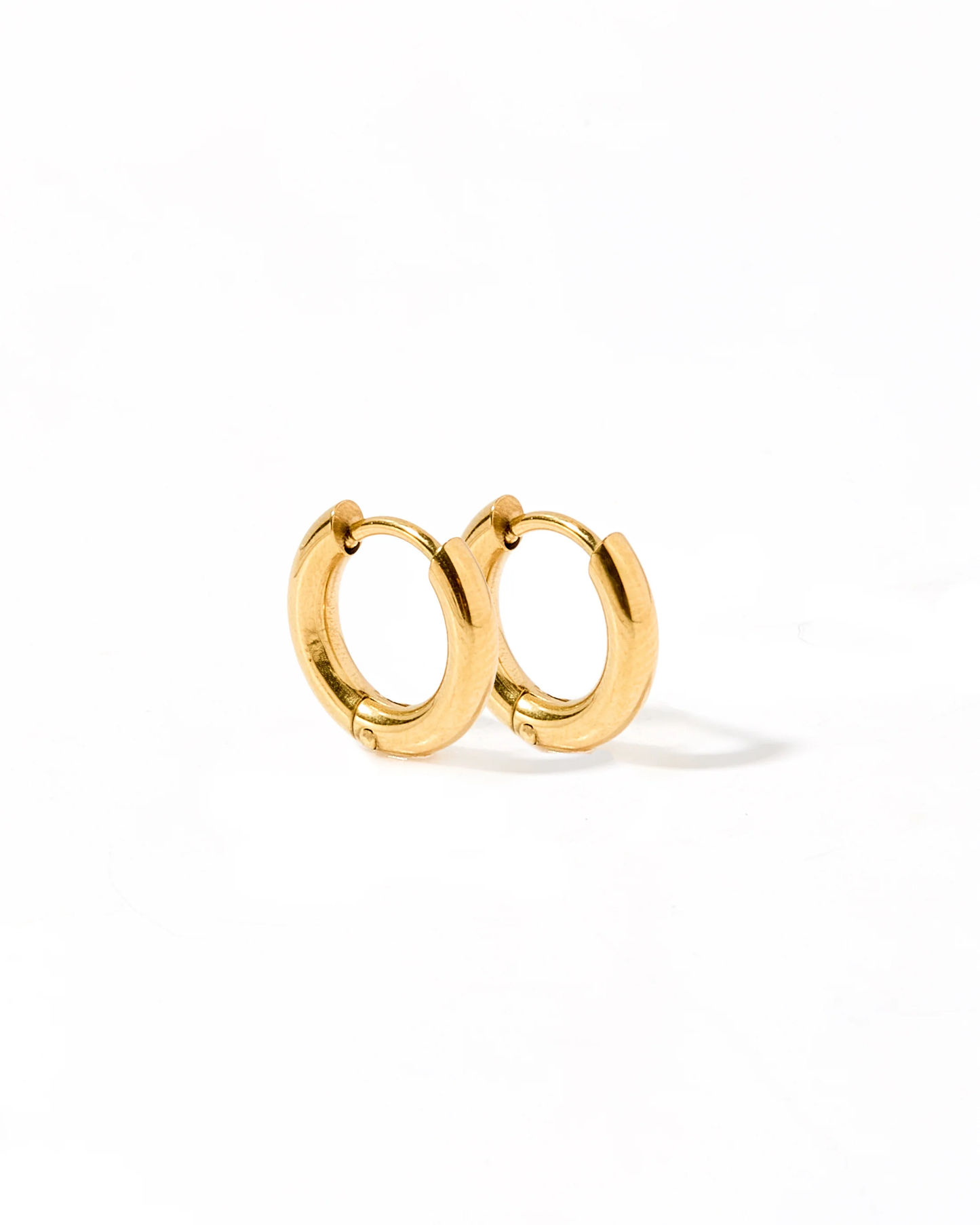 LINNY CO Gold Huggie Hoops 10mm Scarlett