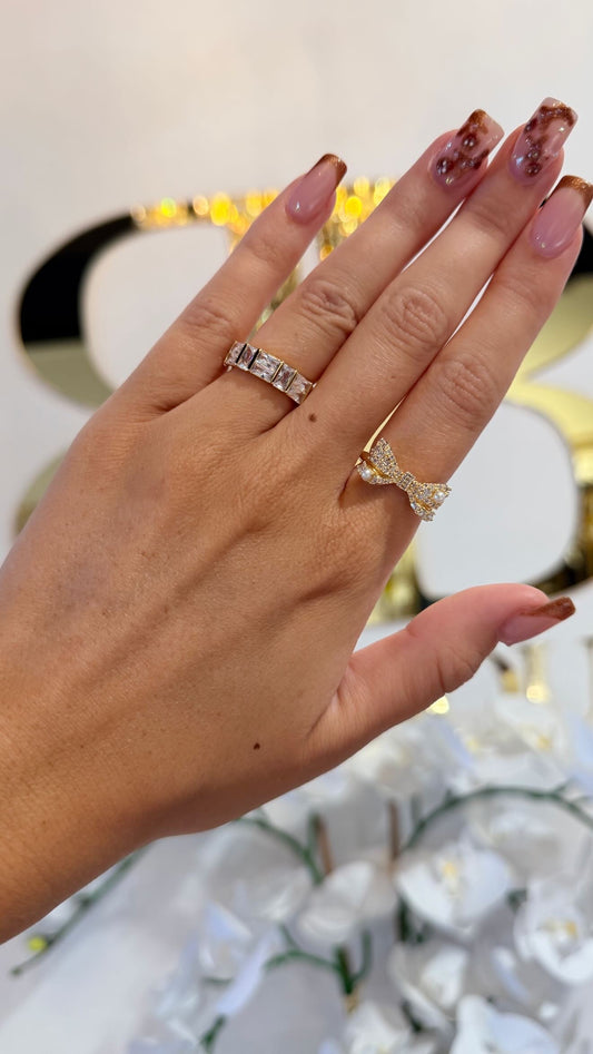 KENDRA SCOTT Krista Gold Bow Cocktail Ring in White Mix
