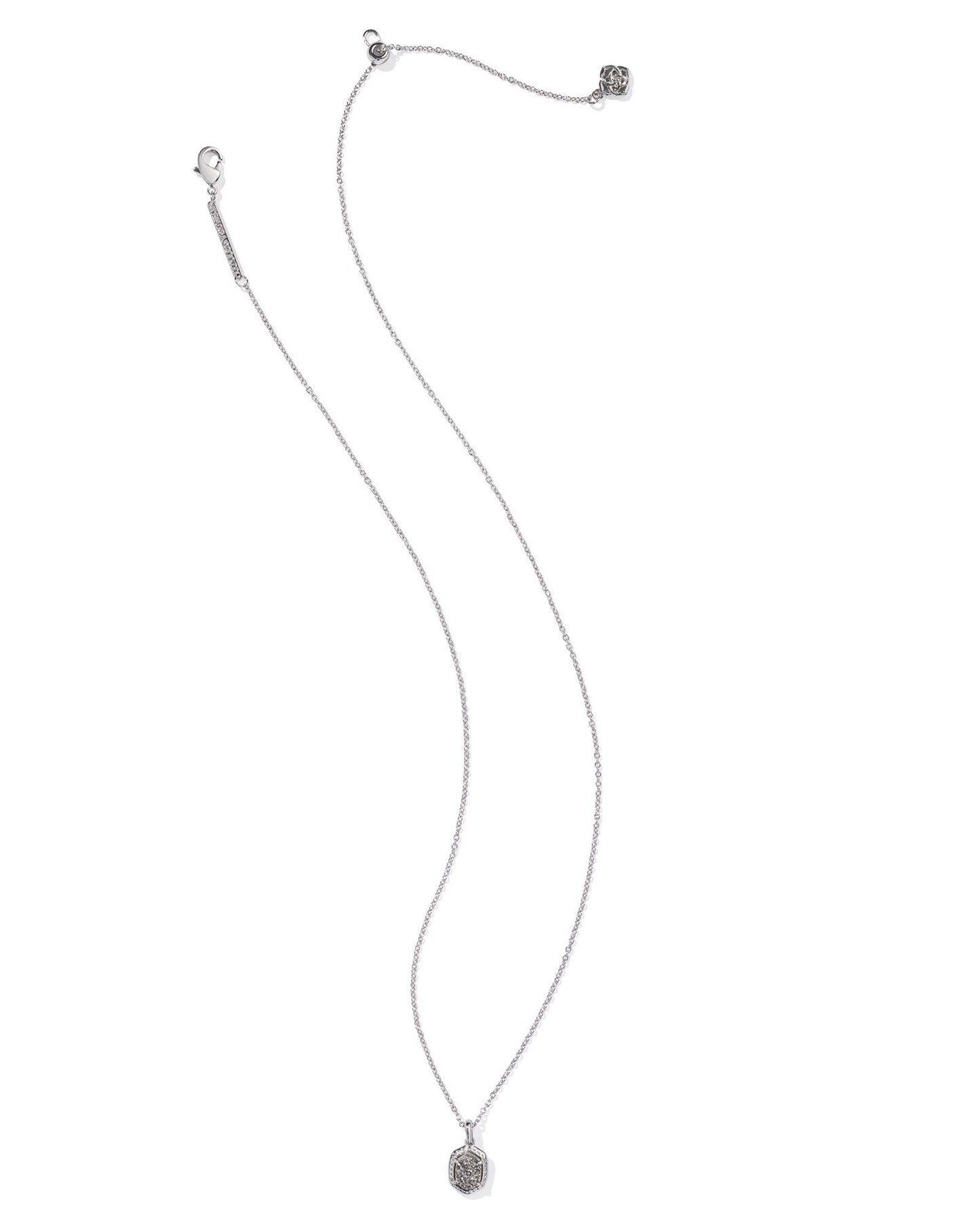 KENDRA SCOTT Collar con colgante corto enmarcado Daphne