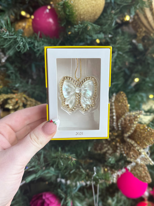 KENDRA SCOTT Haley Bow Gold Ornament in Ivory Mother Of Pearl